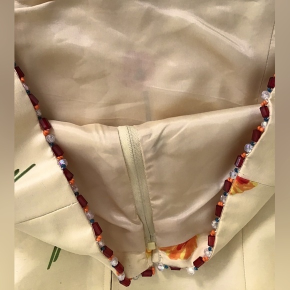 Beautiful,rich colored 100% silk top by Novello-Bloom size 10.  EUC - Picture 7 of 10